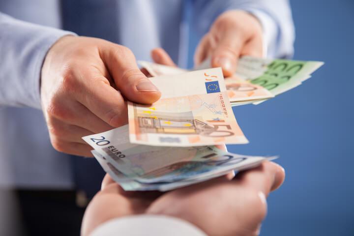 Financement Accessible à 3% d'Intérêt
Bénéficiez d'un prêt à 3% d'intérêt, avec des conditions simples et transparentes. En outre, ce financement ne comporte aucun frais caché, ce qui vous permet de gérer votre budget en toute sérénité. De plus, le taux d'intérêt reste fixe tout au long de la durée du prêt, garantissant ainsi une prévisibilité totale de vos mensualités.